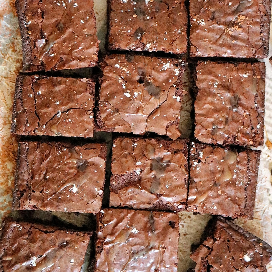 Read more about the article Fudgy caramel brownies with Selati