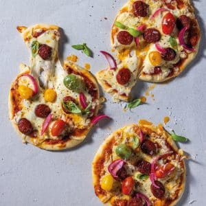 Read more about the article Chorizo & tomato pizza recipe