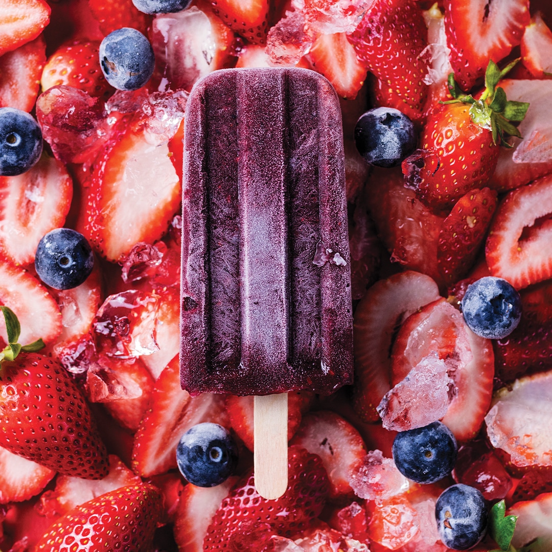 You are currently viewing 4 fruit popsicles to enjoy this spring