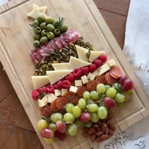 Read more about the article 3 festive charcuterie board ideas