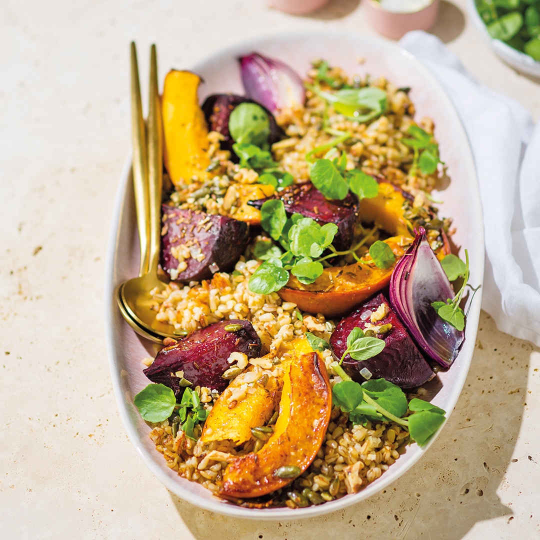 Read more about the article Roasted barley, beetroot and pumpkin bowl 