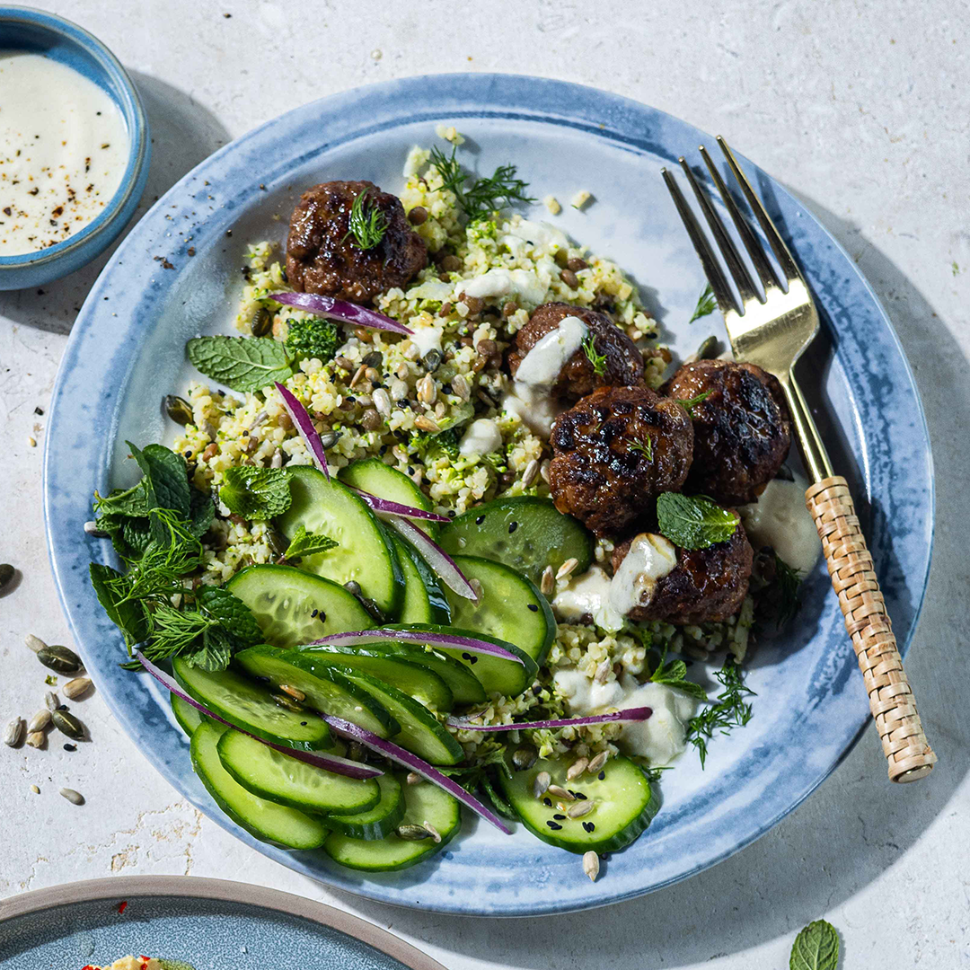 You are currently viewing Bulgur wheat & hummus salad 