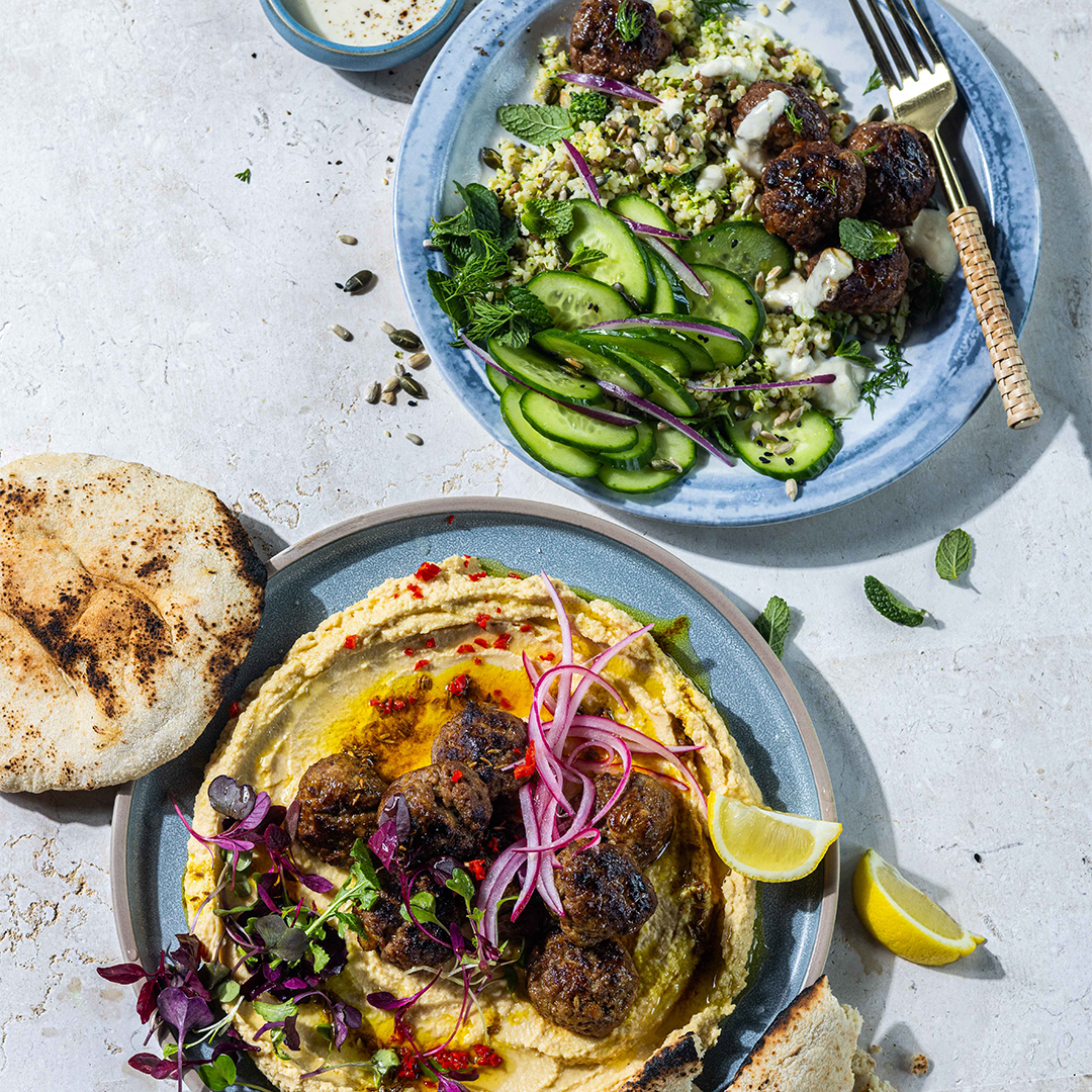 You are currently viewing Curried frikkadels on hummus and pitas 