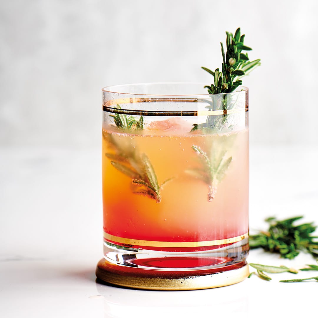 Read more about the article Grapefruit and rosemary ombré spritz 