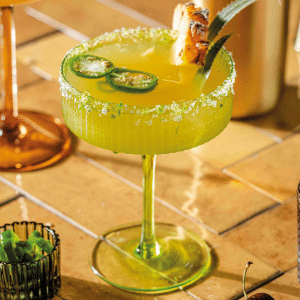 Read more about the article 4 Tips to jazz up your drinks for your summer soiree 