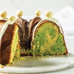 Read more about the article Matcha & white choc marble cake 