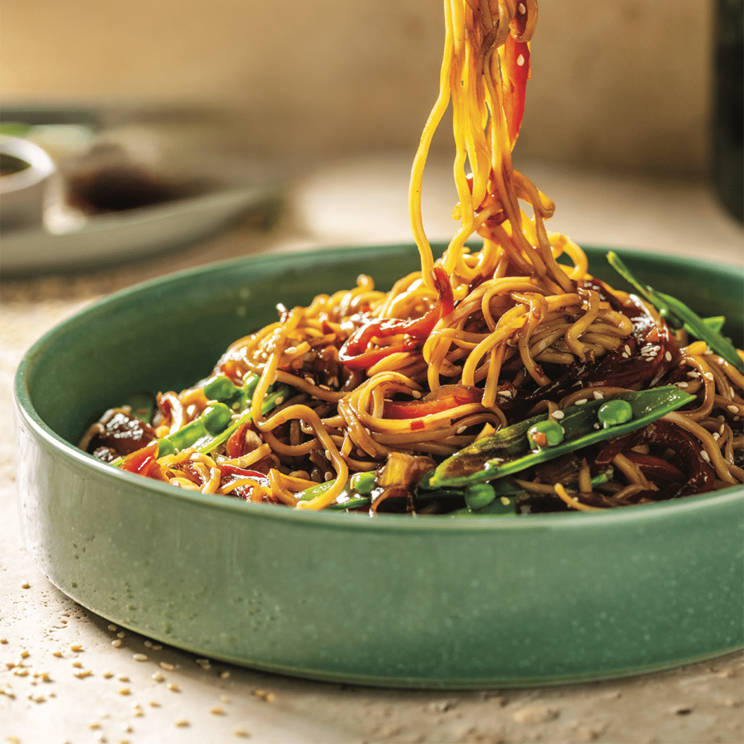 Read more about the article Garlic, chilli & sesame lo-mein noodles