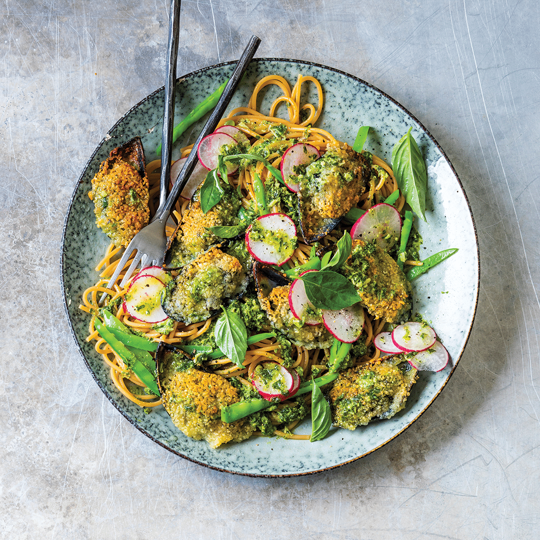 You are currently viewing Garlicky basil & mussel pasta