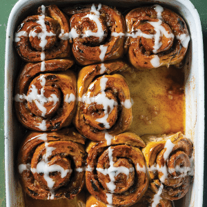 Read more about the article Hot cross bun cinnamon rolls