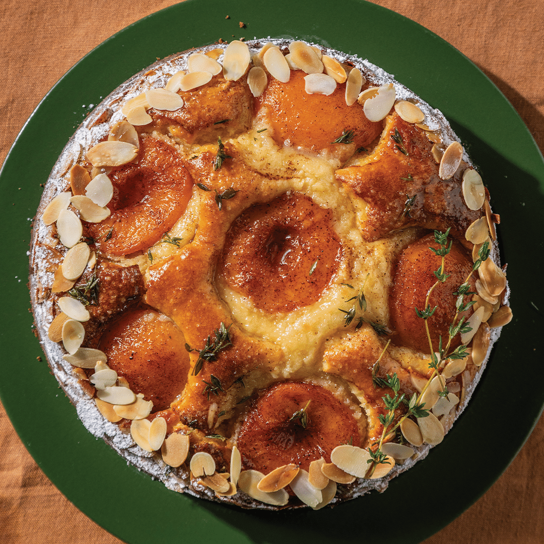 You are currently viewing Thyme & almond peach cake  